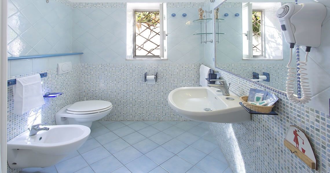 ROOM, DOUBLE OR TWIN BED
