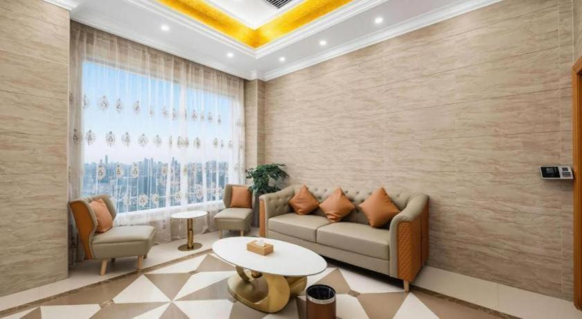 Vienna hotel (Huidong and run pedestrian street) 46/55