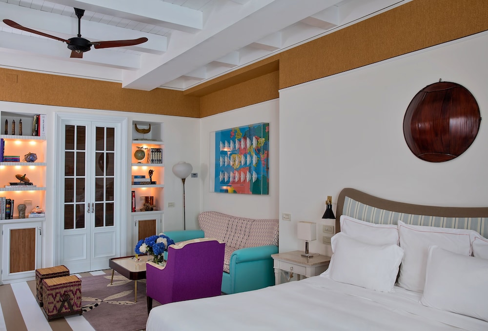 JUNIOR SUITE, KING BED, SEA VIEW, SOFA