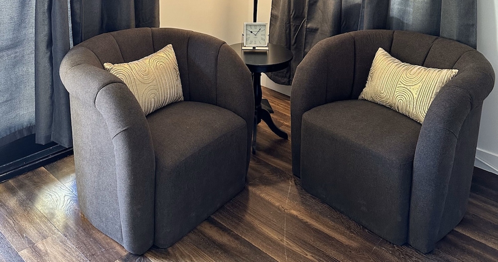 Bespoke Inn Flagstaff 32/50