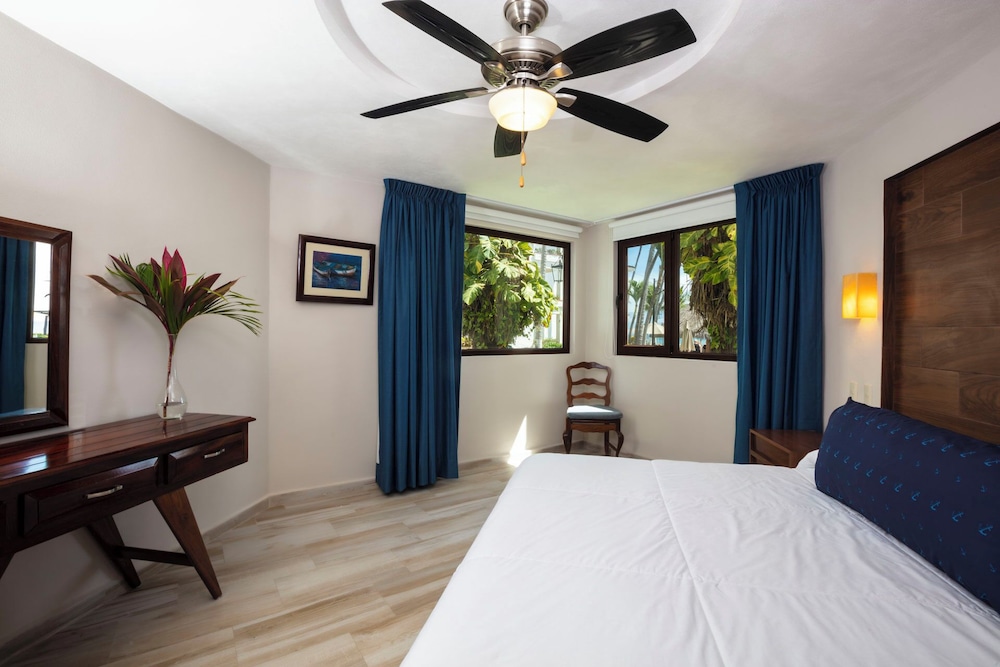 Vista Vallarta All Suites on the Beach 30/75