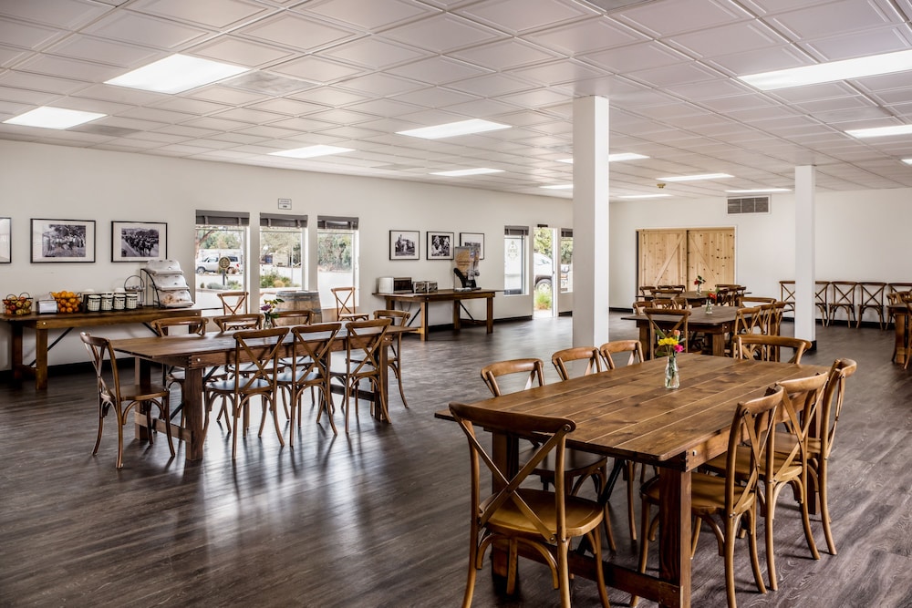 Sideways Inn Buellton 53/71