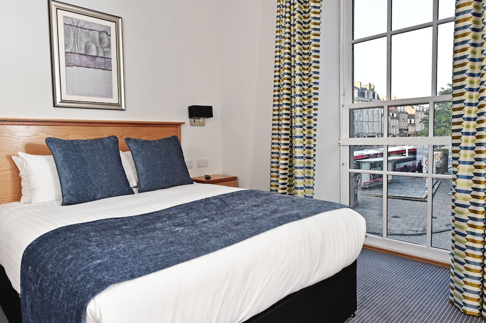 Aberdeen Douglas Hotel 41/96