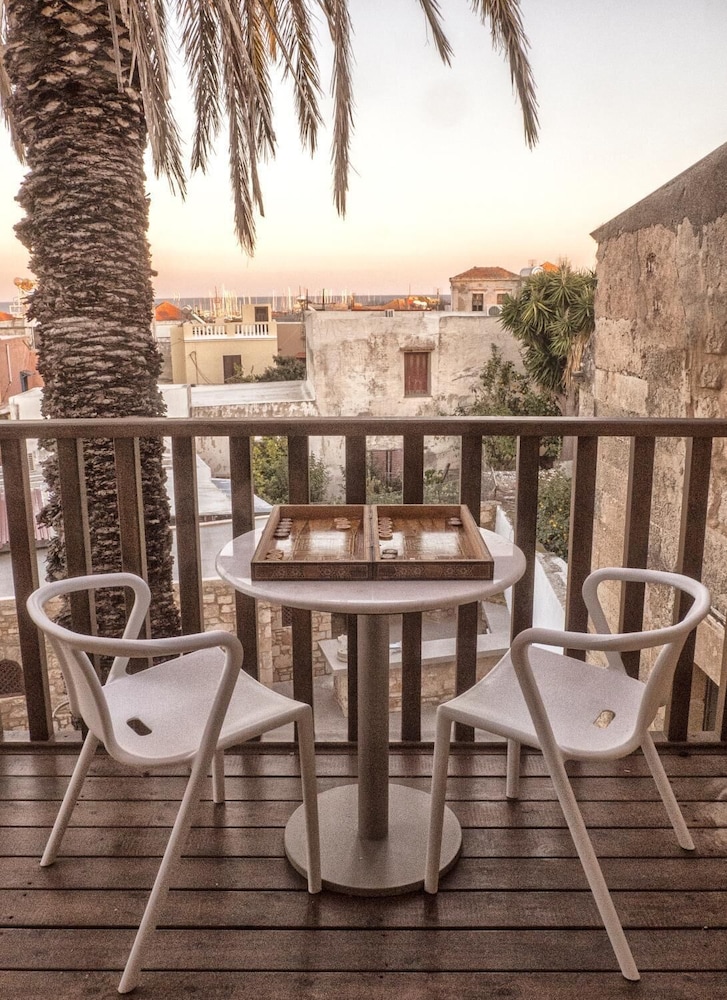 TRINITY BOUTIQUE HOTEL 35/45