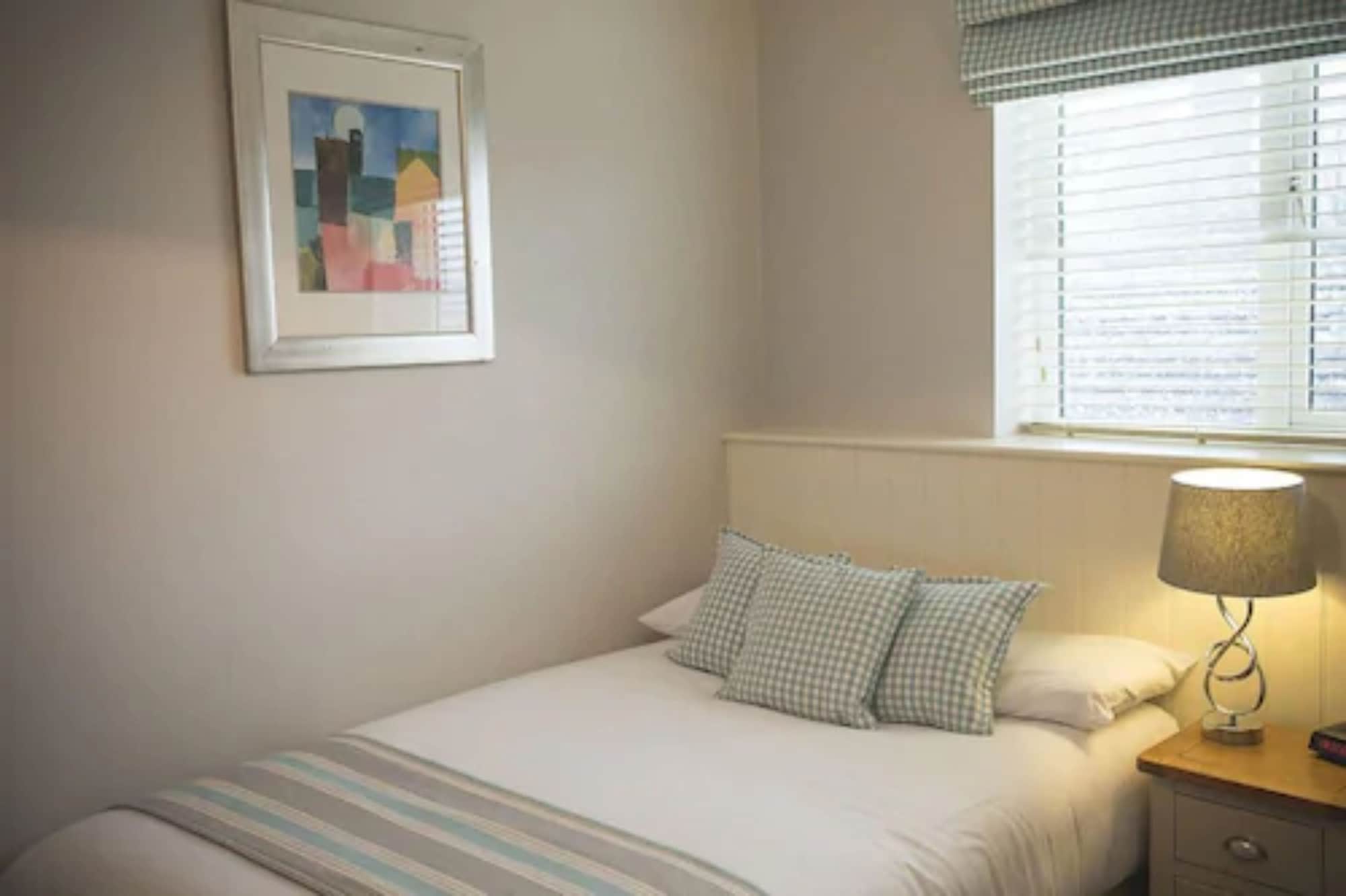 EXECUTIVE, DOUBLE BED