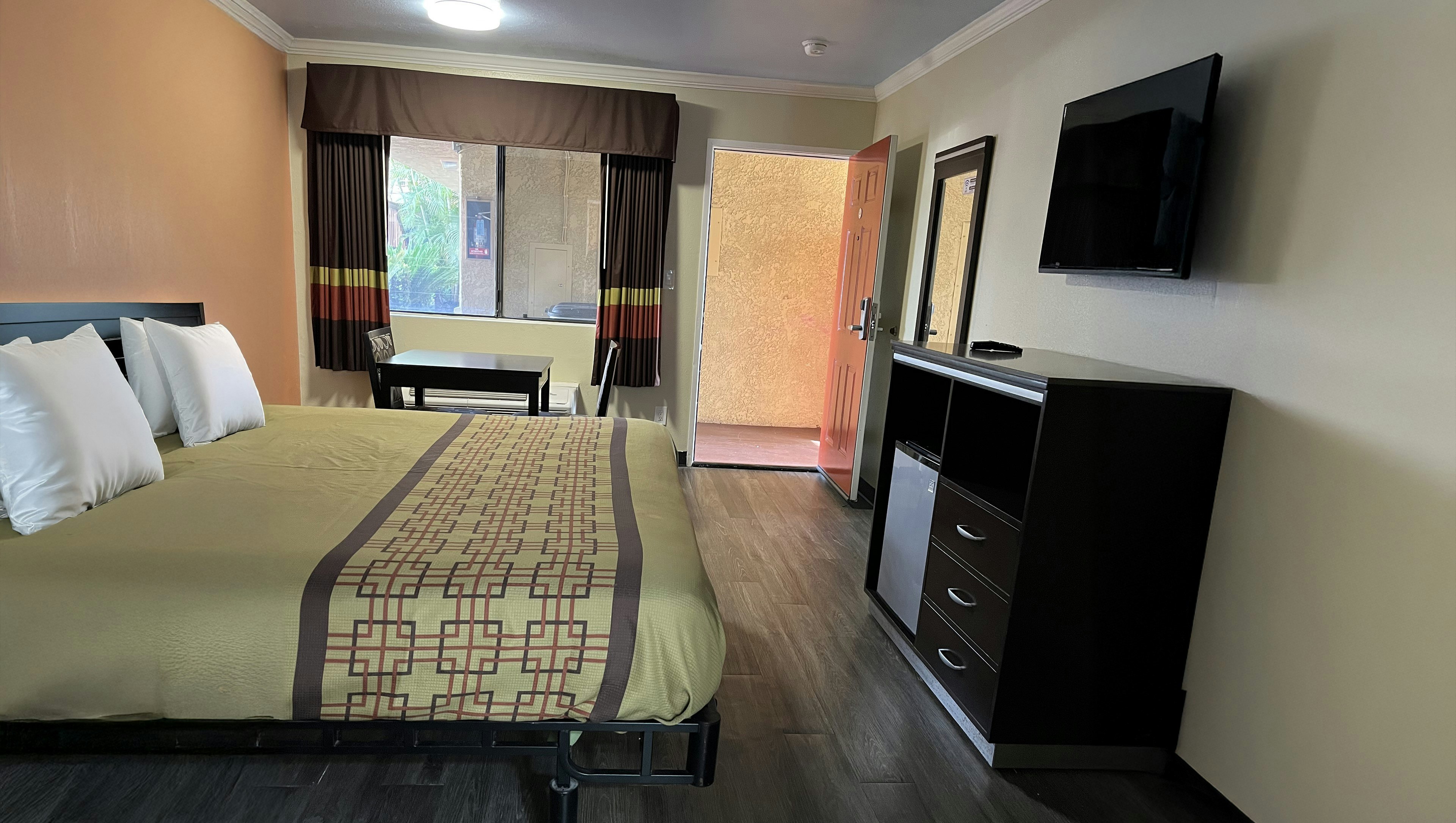 Rivera Motel 16/26