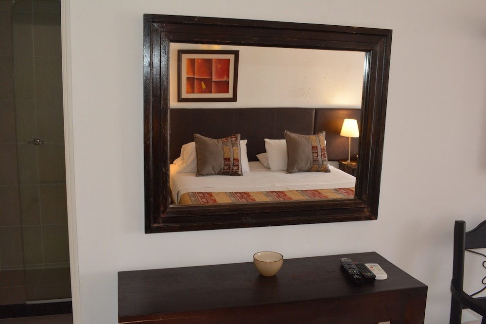 De La Plaza Hotel 33/54