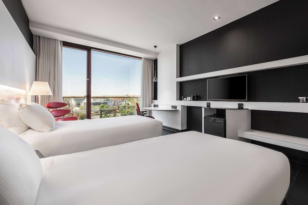 ROOM, TWIN BEDS