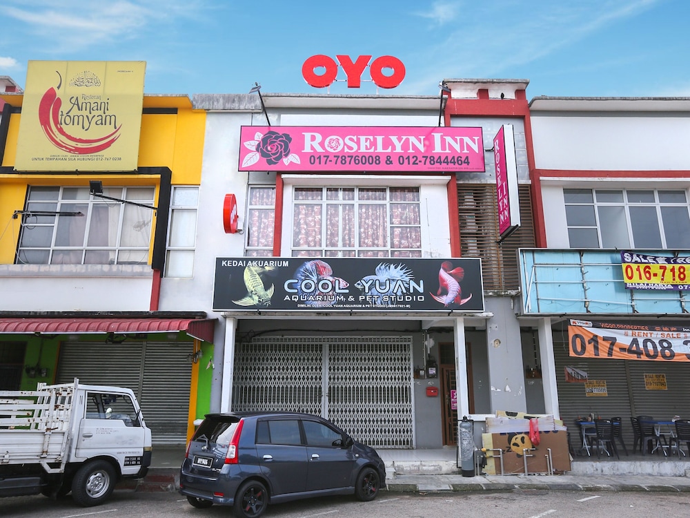 OYO 90090 Roselyn Inn 2 22/27
