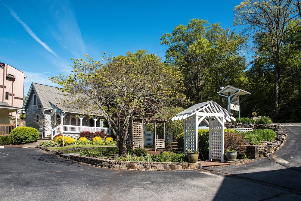 Boxwood Lodge Blowing Rock near Boone-University 62/76