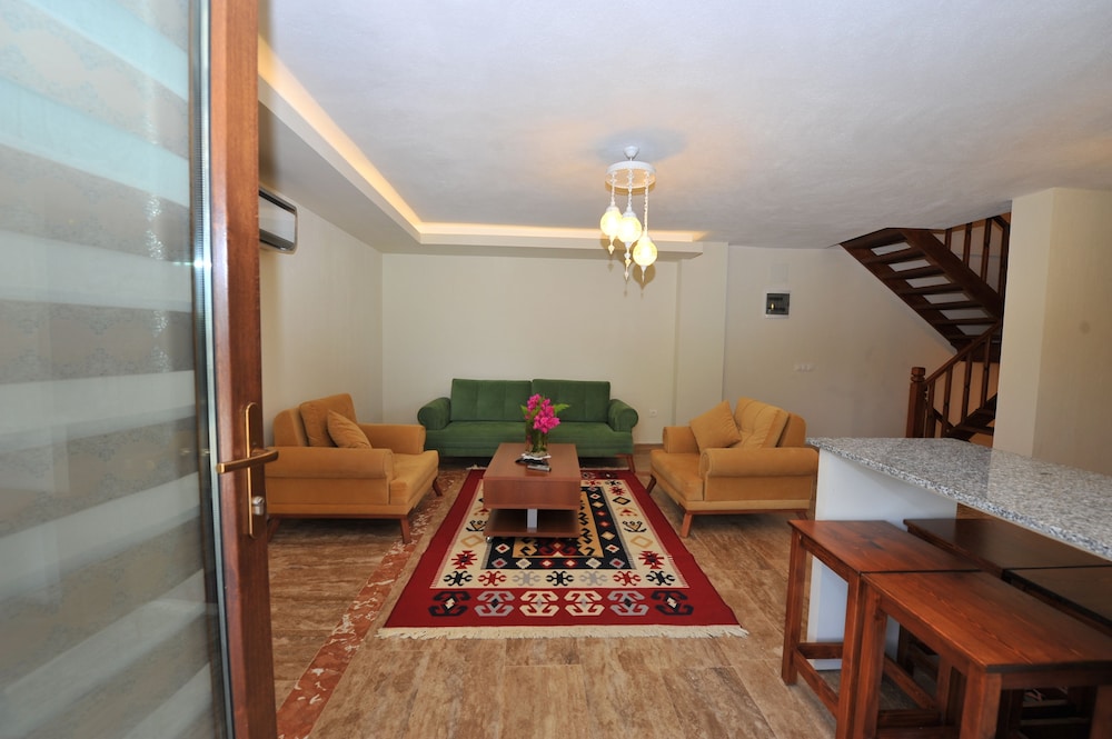 Grenadine Lodge 30/50