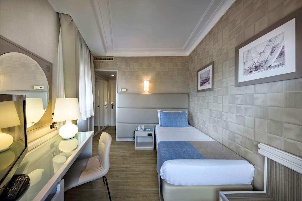 Hotel Paradiso, Bw Signature Collection 15/67