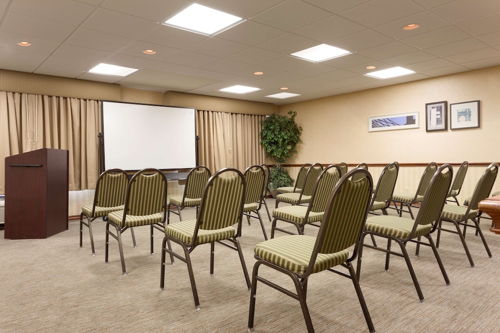 Country Inn & Suites By Radisson, Norman Near University 23/25