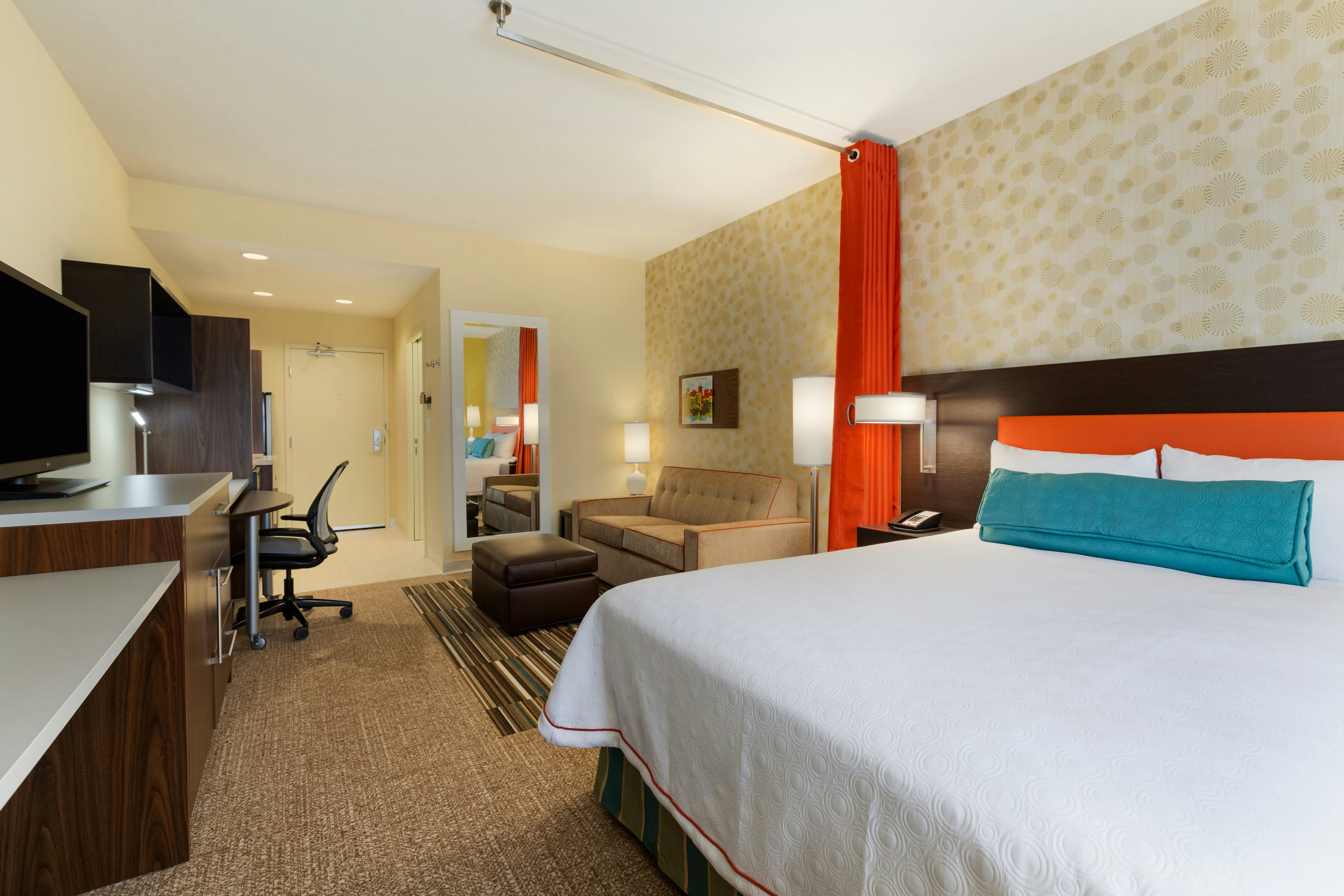 STUDIO, QUEEN BED