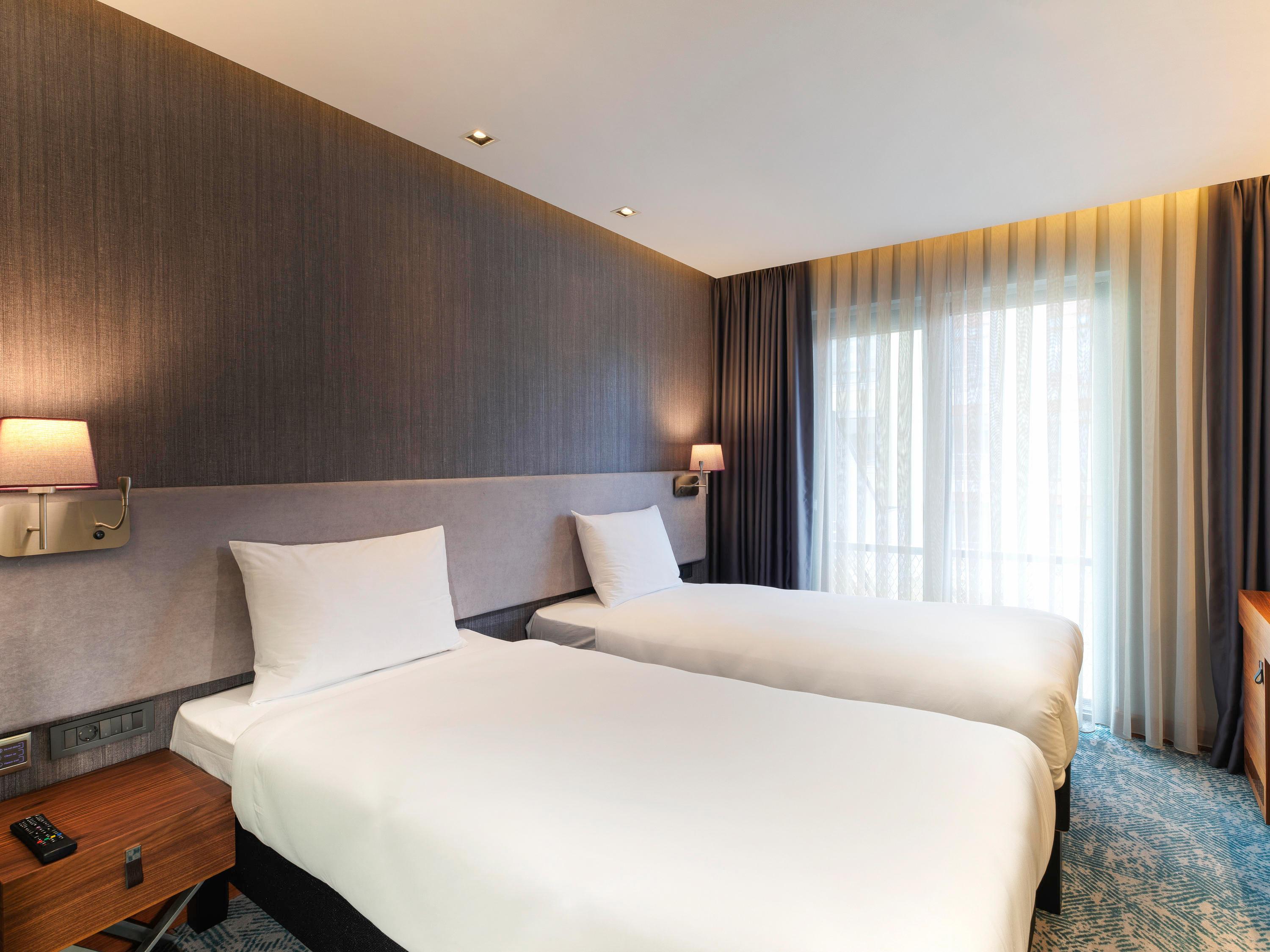 DELUXE, TWIN BEDS