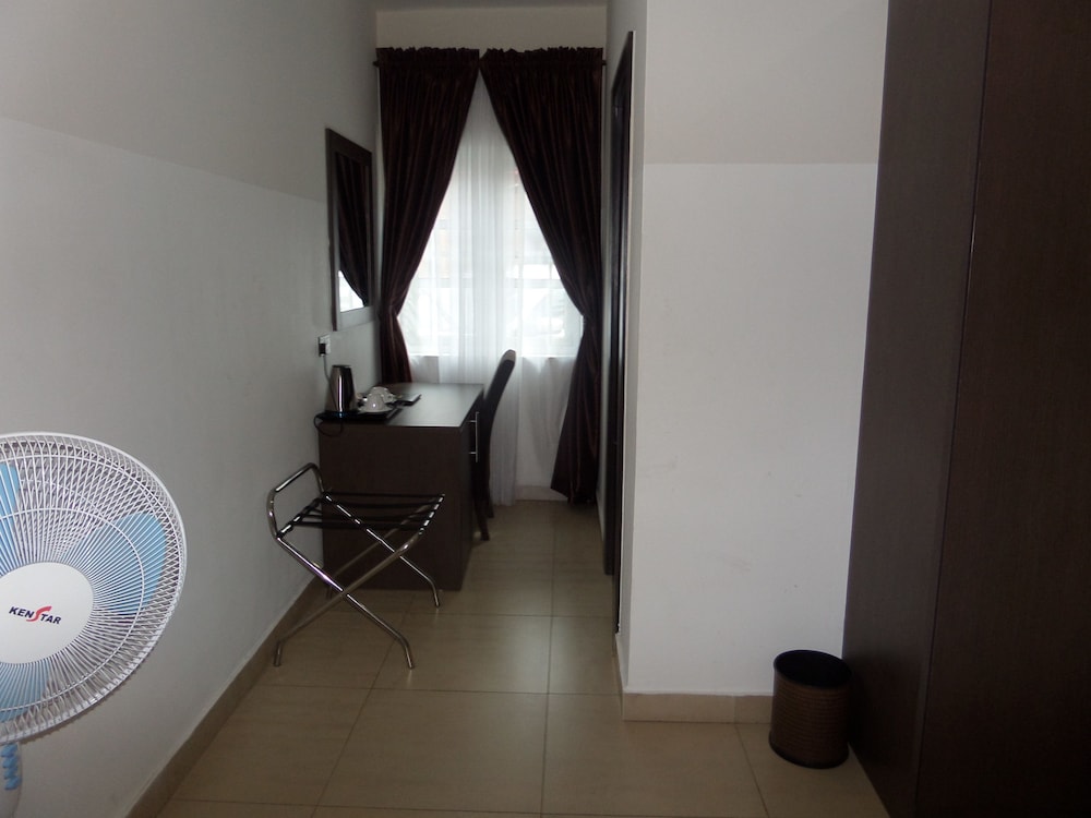 O-Jays Guest House 21/22