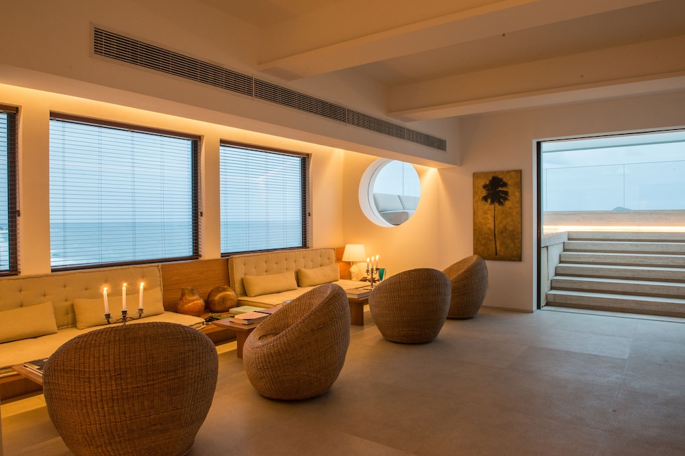 Janeiro Hotel(ex Marina All Suites) 47/68