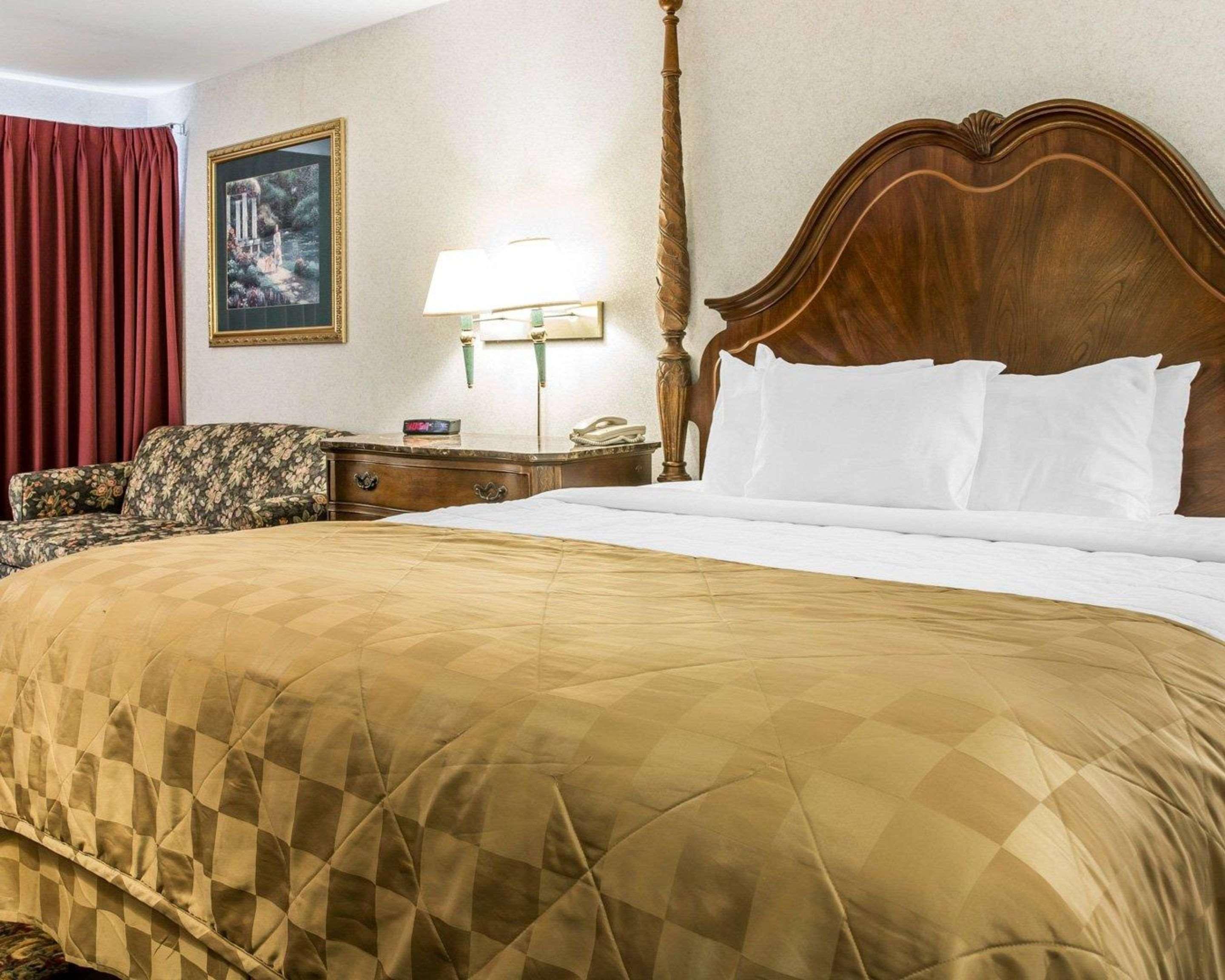 LEISURE, SUITE, KING AND QUEEN BED