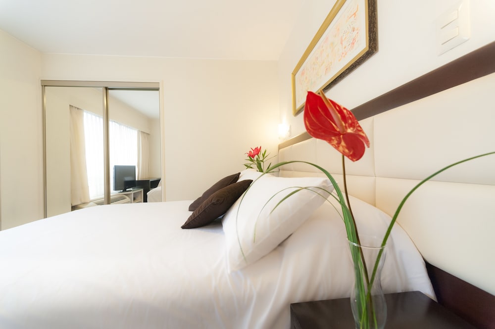 ROOM, SINGLE