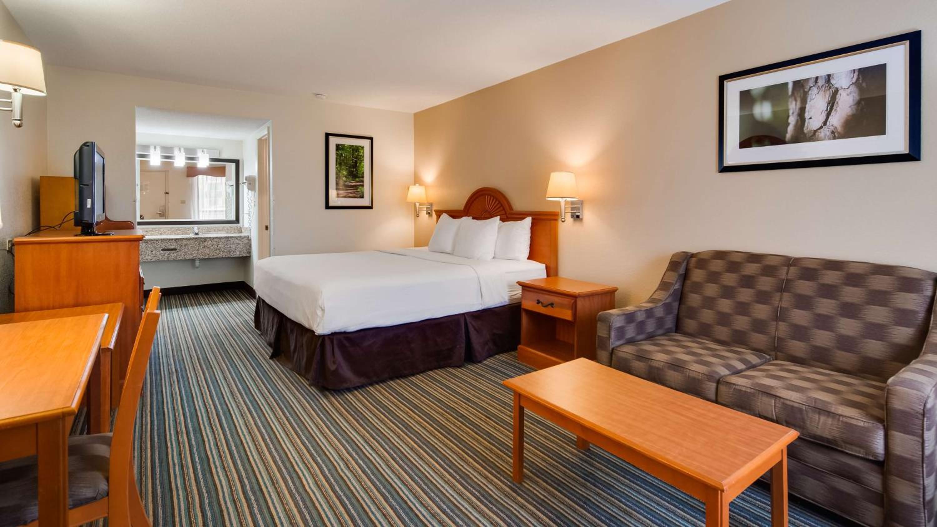 غرفة بسرير كينج يُسمح فيها بالحيوانات الأليفة، Best Western Of Murphy 5/8