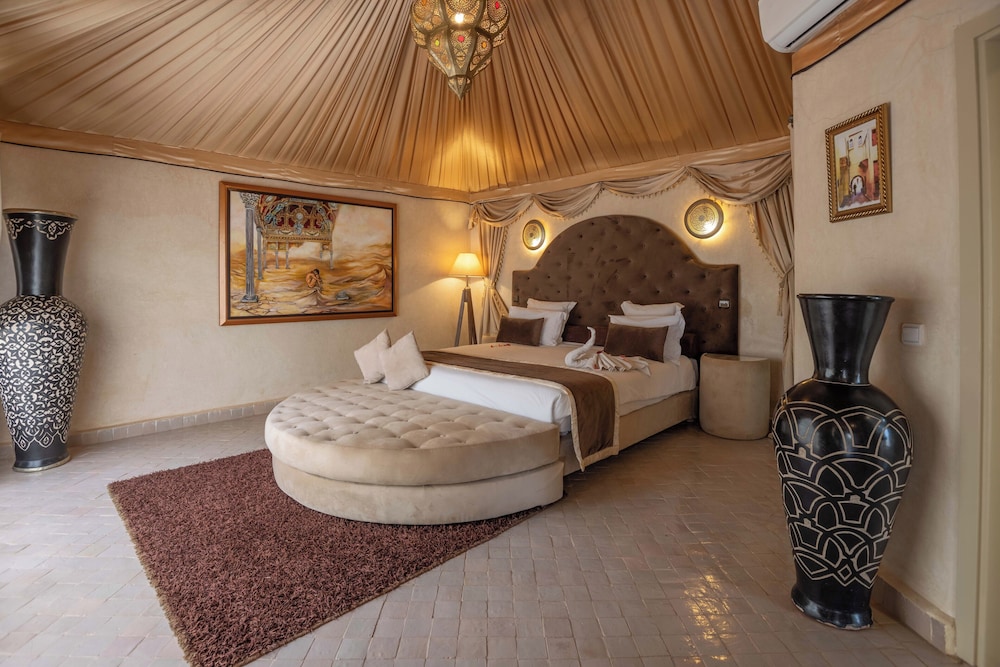 ROYAL, LODGE
