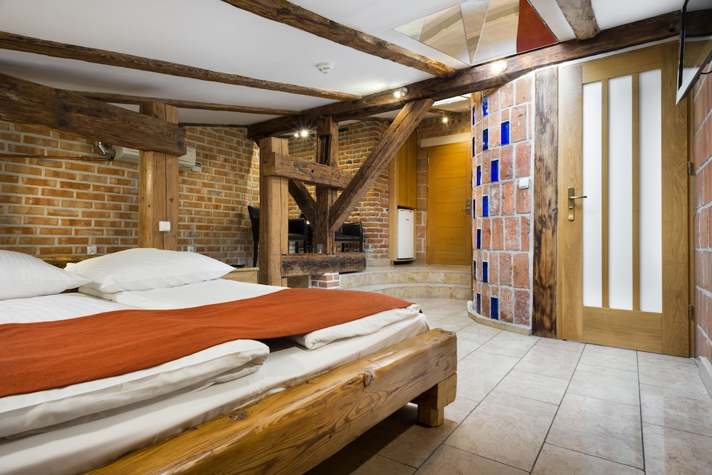 MANSARD, STUDIO