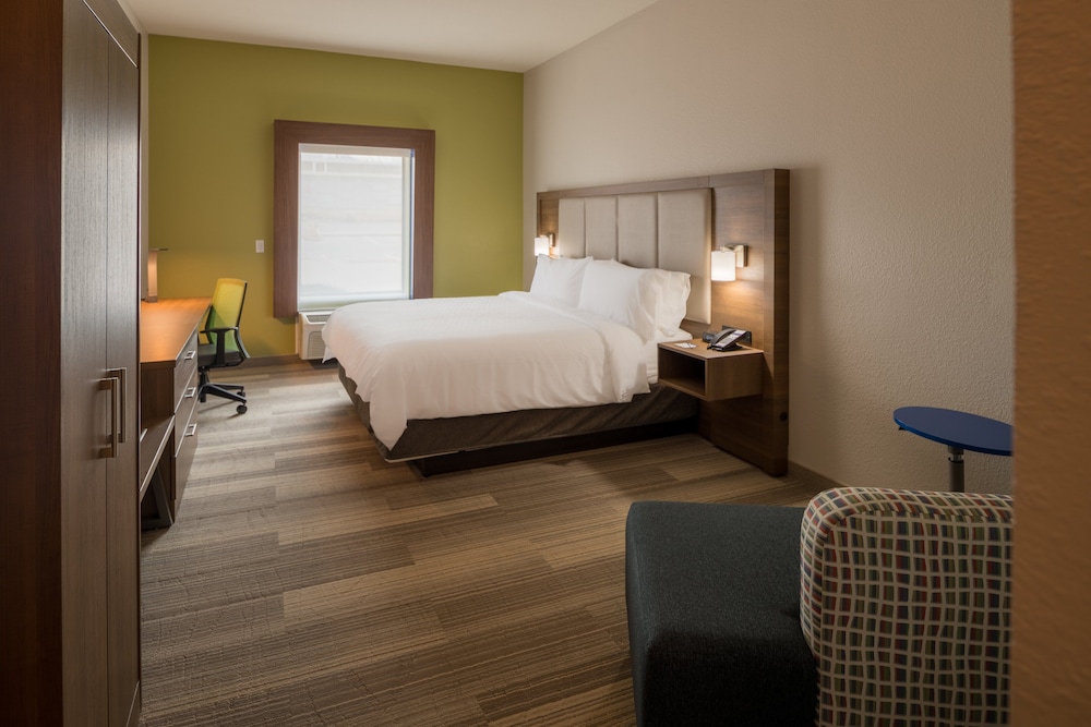 Holiday Inn Express Suites N Waco Area West 25/51