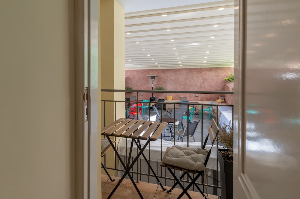 Plaka Arch Suites 28/41