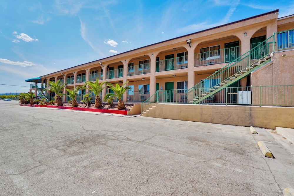 Crown Motel 57/66