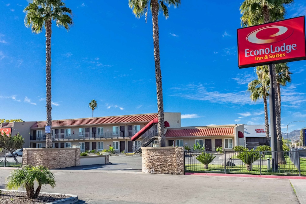 Econo Lodge Inn & Suites Escondido Downtown 3/48