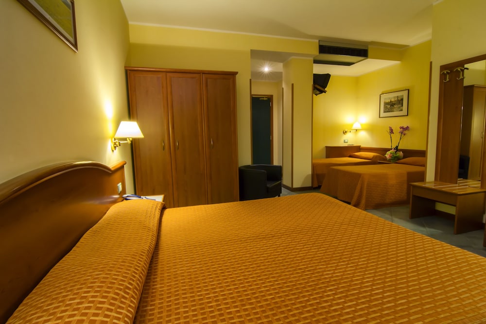 HOTEL DEGLI AMICI 10/42