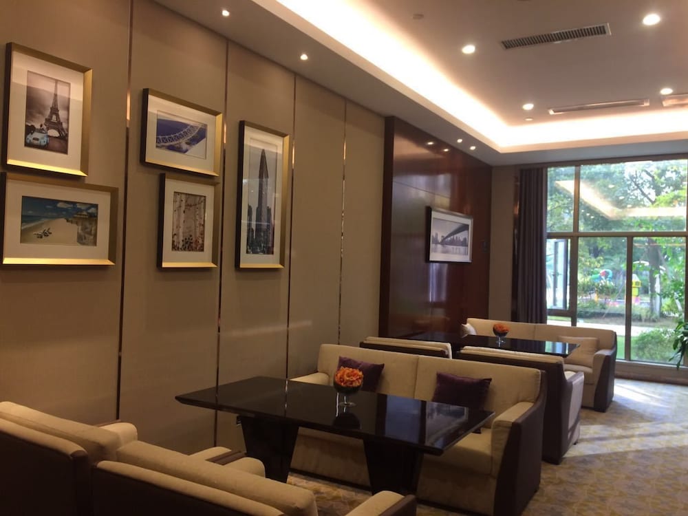 Longjiang Country Garden Phoenix Hotel 24/35