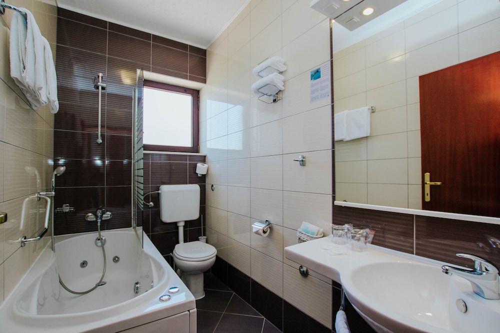 Hotel Vila Tina 50/50