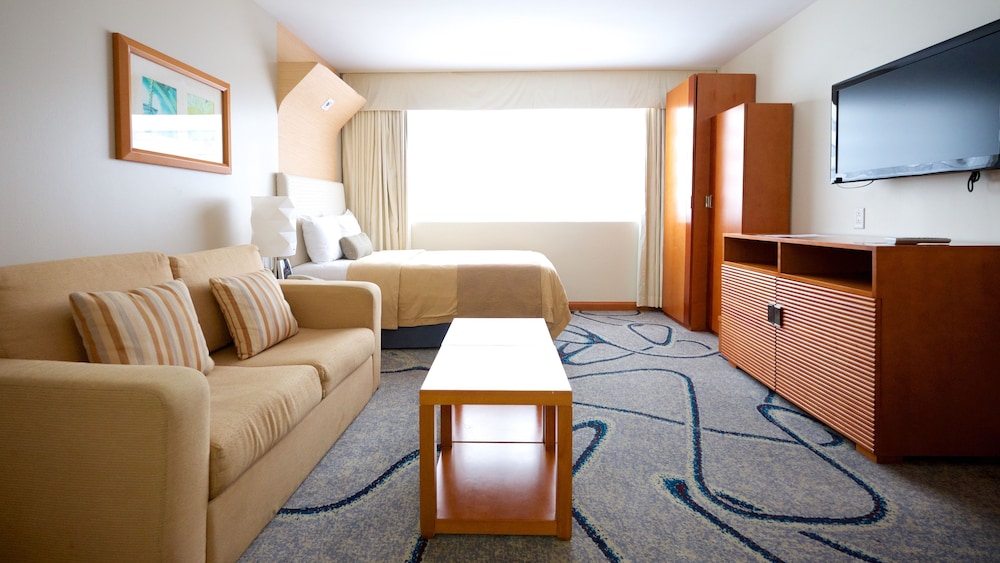 Crowne Plaza Resort Guam 65/95