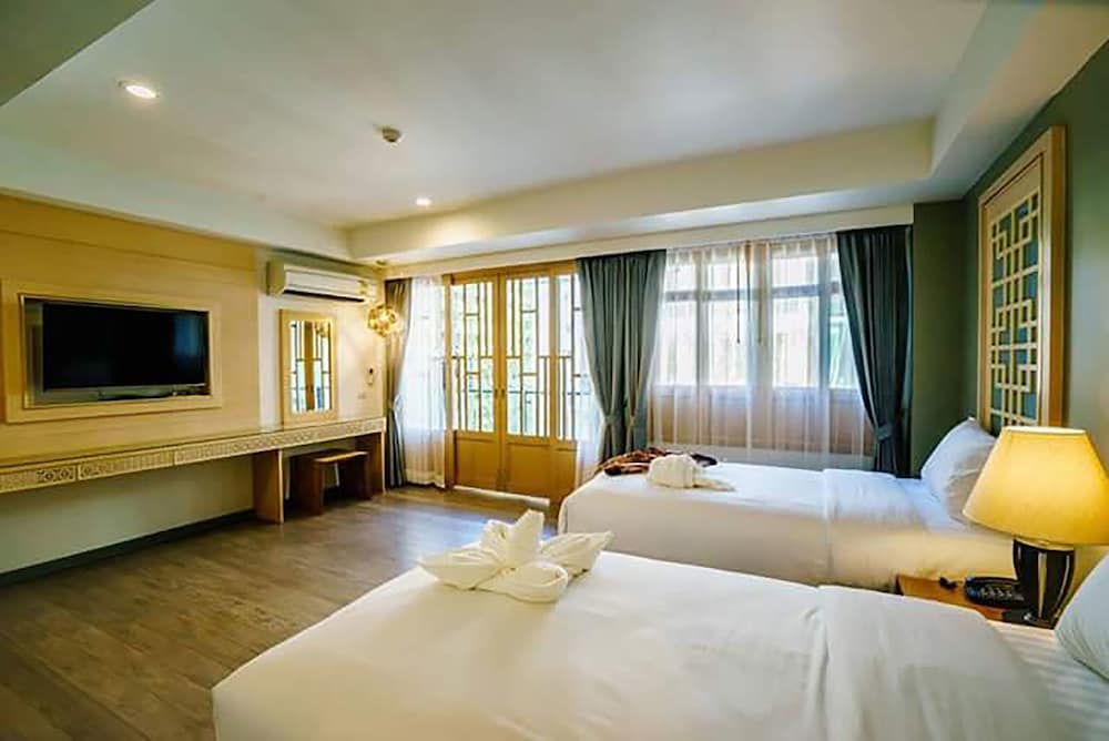 Moon Dragon Hotel 25/63