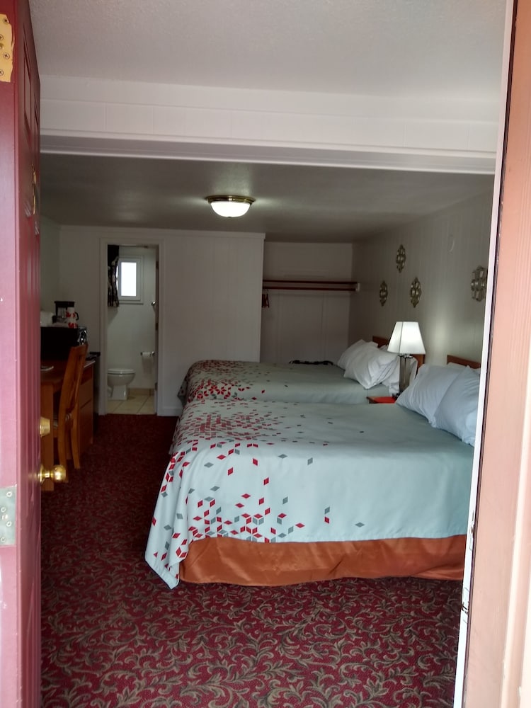 Holiday Motel 17/52