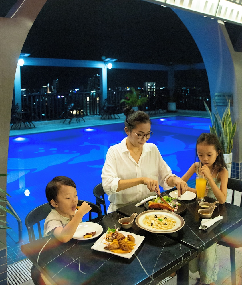 The Onra Hotel 32/41