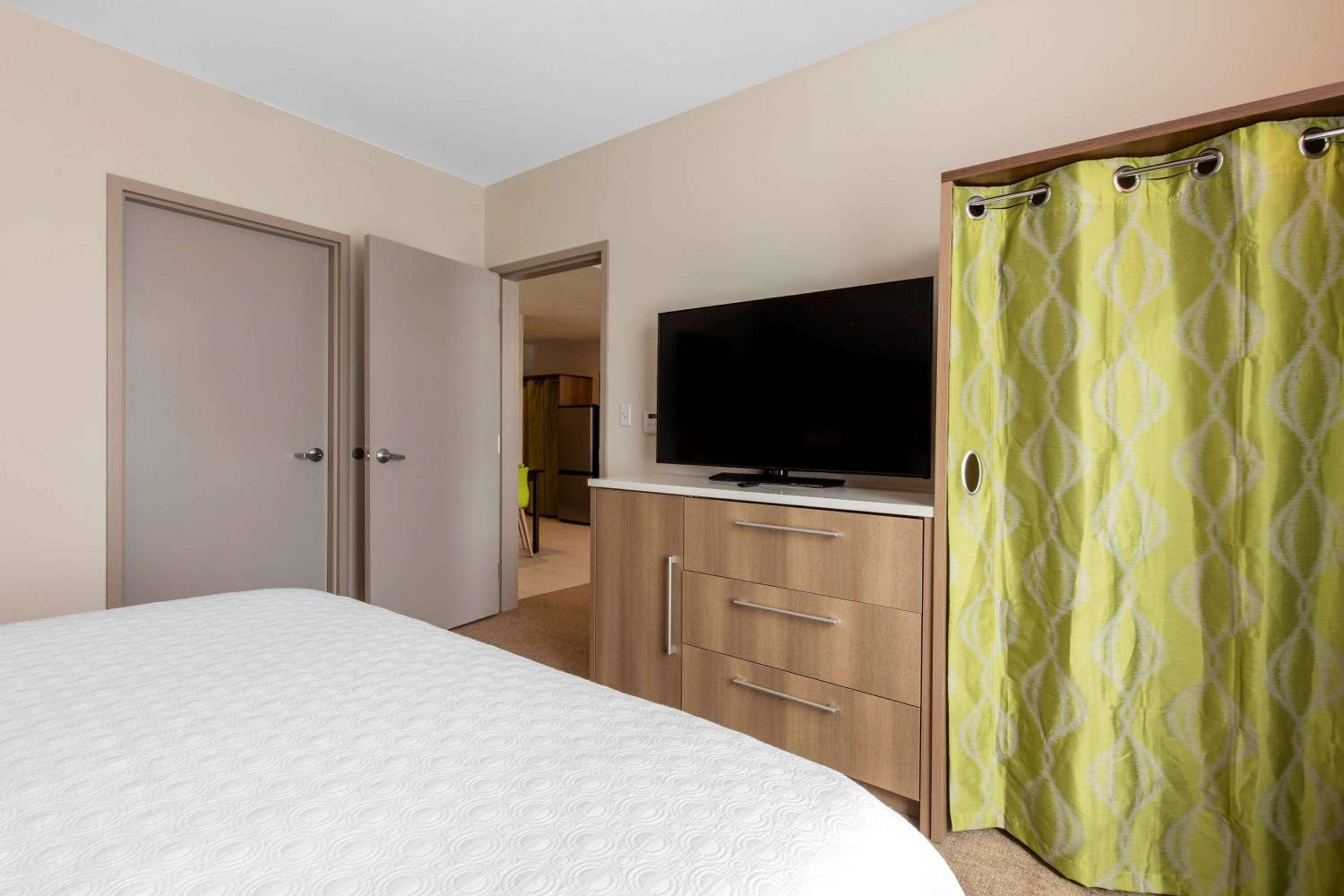 جناح بسرير كينج بغرفة نوم واحدة مع أريكة، Home2 Suites By Hilton Olive Branch 2/3