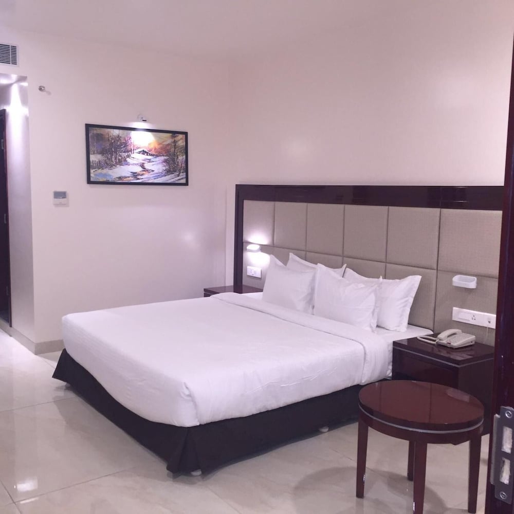 The Avr Hotels & Banquets 11/36