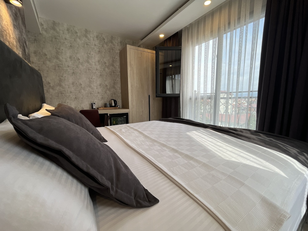 Avni Bey Otel 8/43
