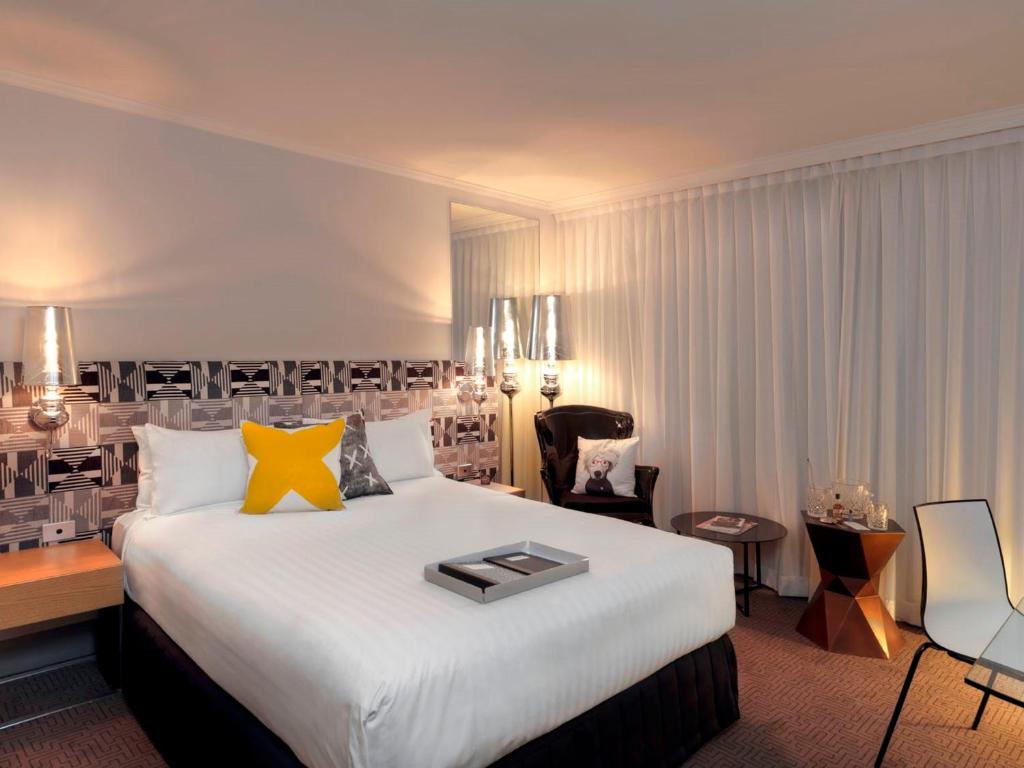 SUPERIOR, KING BED