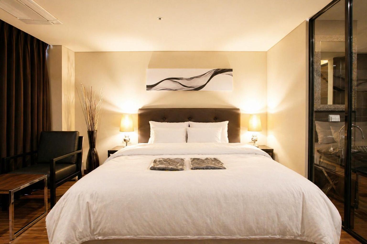 Ahava Hotel 4/39