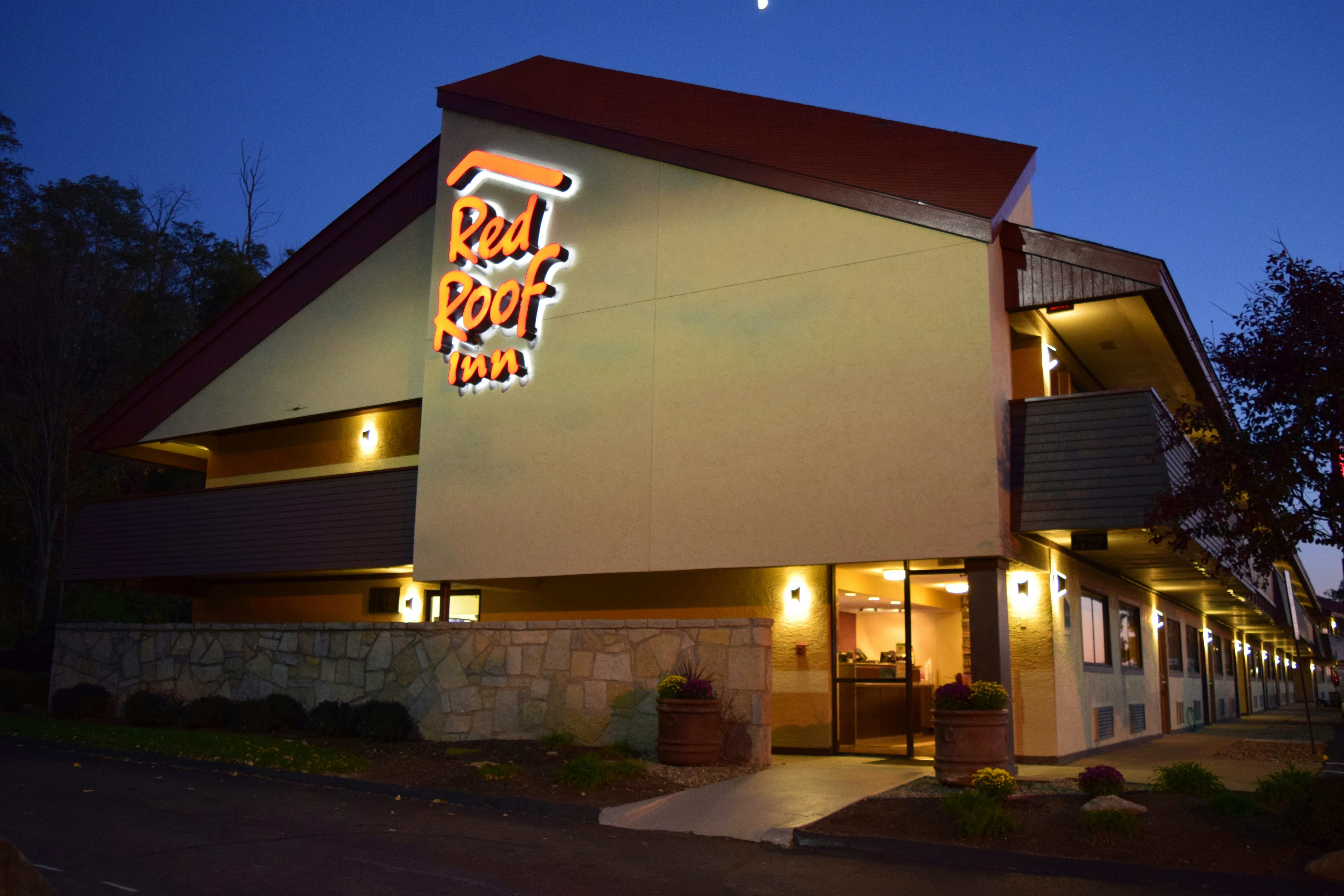 Red Roof Inn St Clairsville - Wheeling West 2/22