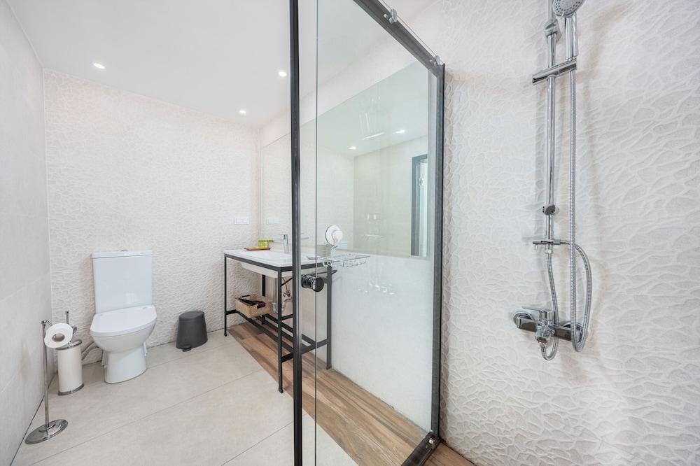 Junior, Triple, Queen Bed, Sofa, Pool Access