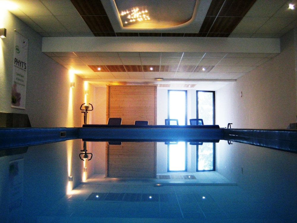 HOTEL AUX TROIS ROSES 28/54