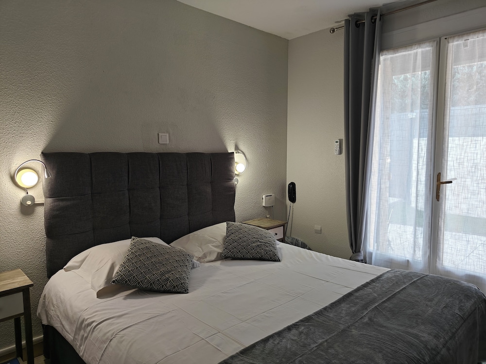 Auberge Des Pins 9/42