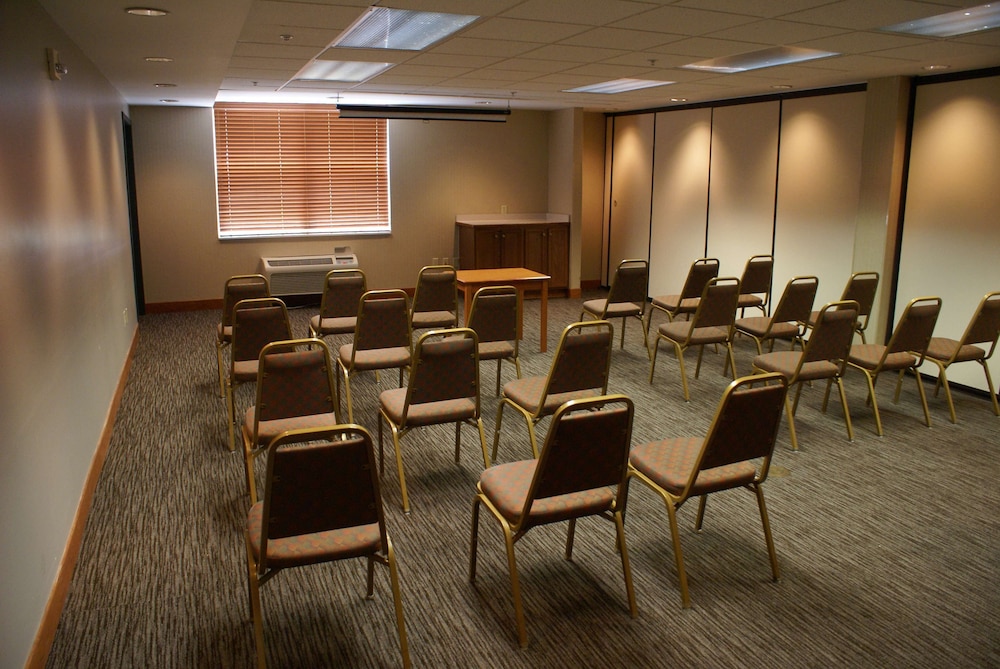 Country Inn & Suites By Radisson Lansing MI 41/42