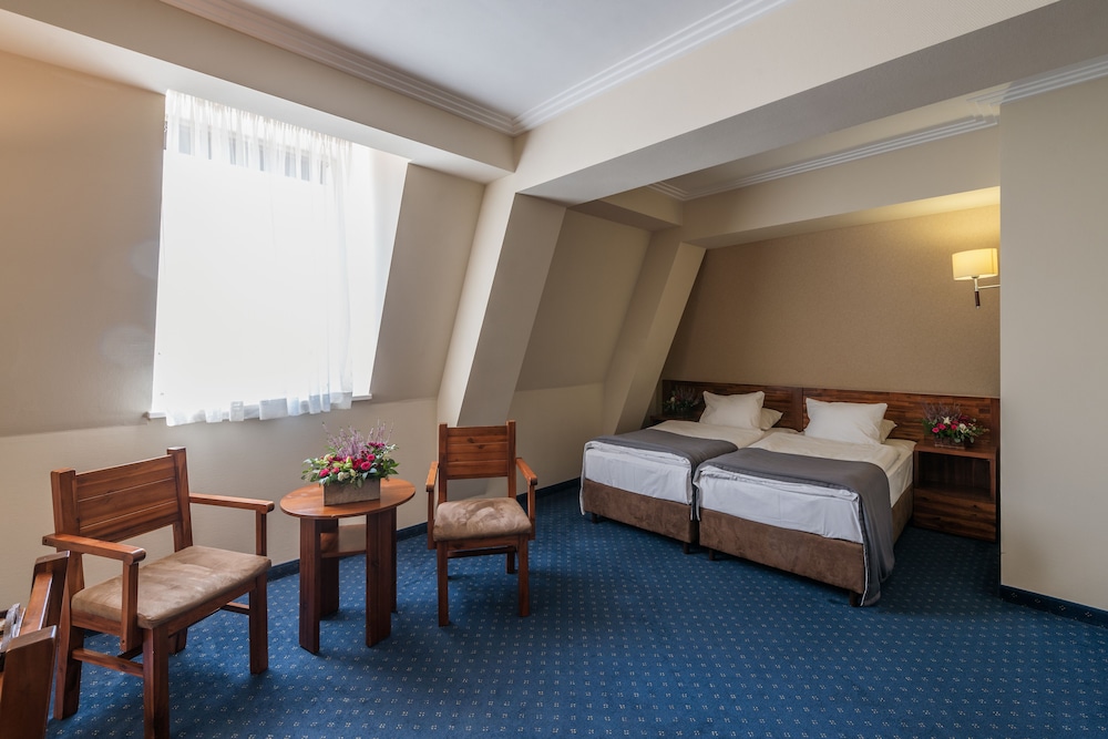 Hotel Piast 19/50