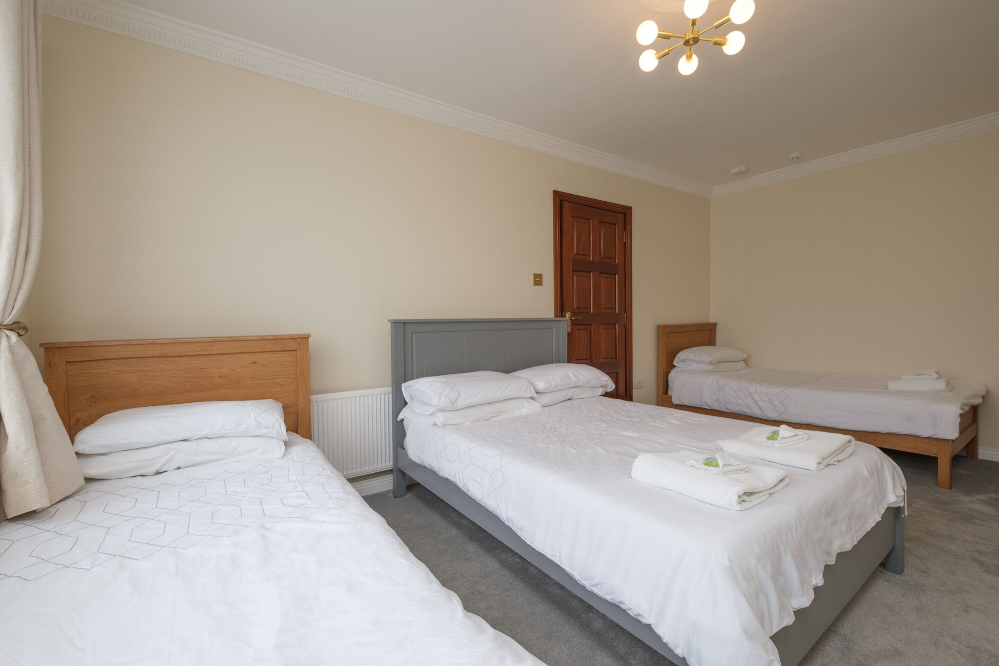 ROOM, QUADRUPLE