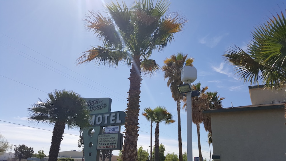 Town House Motel 40/45